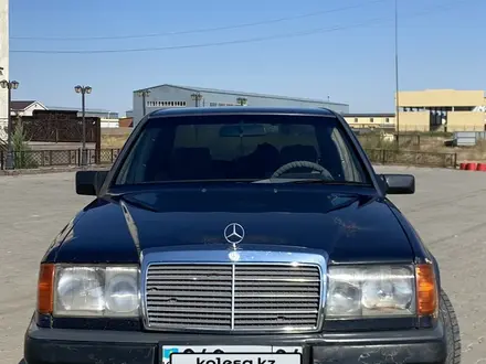 Mercedes-Benz E 200 1987 года за 900 000 тг. в Актобе – фото 3