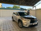 Toyota Highlander 2015 года за 15 200 000 тг. в Шымкент