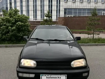 Volkswagen Golf 1996 года за 2 000 000 тг. в Алматы – фото 2