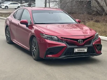 Toyota Camry 2021 года за 7 700 000 тг. в Актобе – фото 13