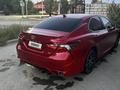 Toyota Camry 2021 года за 7 700 000 тг. в Актобе – фото 3