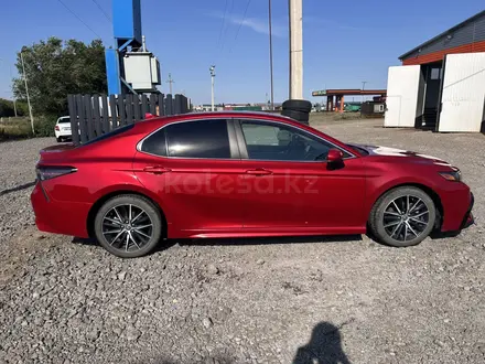 Toyota Camry 2021 года за 7 700 000 тг. в Актобе – фото 6