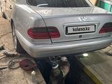 Mercedes-Benz E 230 1995 года за 2 700 000 тг. в Алматы – фото 2