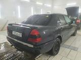 Mercedes-Benz C 180 1994 годаүшін500 000 тг. в Уральск – фото 3