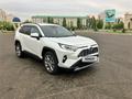 Toyota RAV4 2021 года за 15 300 000 тг. в Уральск – фото 2