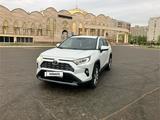 Toyota RAV4 2021 года за 15 400 000 тг. в Уральск