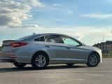 Hyundai Sonata 2017 годаfor6 100 000 тг. в Актобе – фото 4