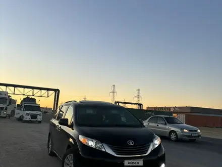 Toyota Sienna 2015 года за 10 000 000 тг. в Актау – фото 2