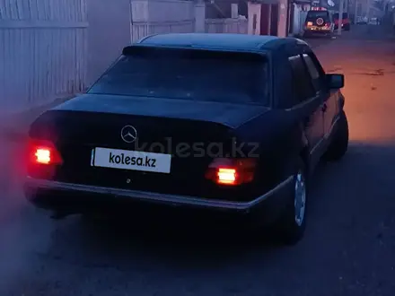 Mercedes-Benz E 260 1986 года за 1 649 888 тг. в Конаев (Капшагай) – фото 3