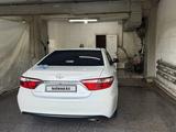 Toyota Camry 2015 года за 13 000 000 тг. в Семей – фото 2