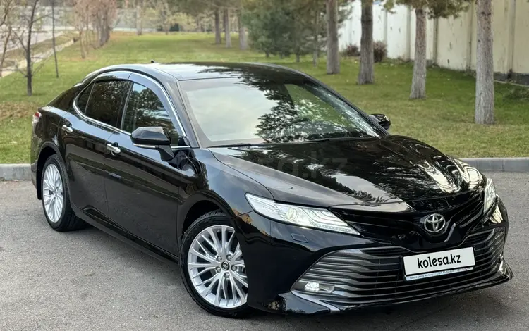 Toyota Camry 2019 года за 15 200 000 тг. в Алматы