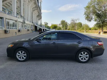 Toyota Camry 2010 года за 7 500 000 тг. в Шымкент – фото 2