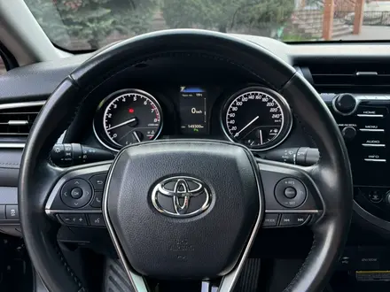 Toyota Camry 2019 года за 12 150 000 тг. в Алматы – фото 2