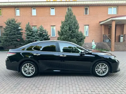 Toyota Camry 2019 года за 12 150 000 тг. в Алматы – фото 10