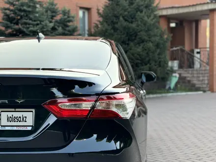 Toyota Camry 2019 года за 12 150 000 тг. в Алматы – фото 14