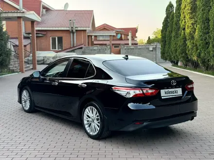 Toyota Camry 2019 года за 12 150 000 тг. в Алматы – фото 17