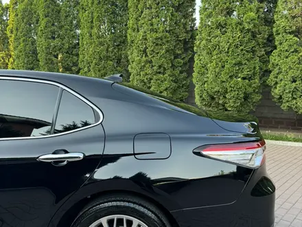 Toyota Camry 2019 года за 12 150 000 тг. в Алматы – фото 25
