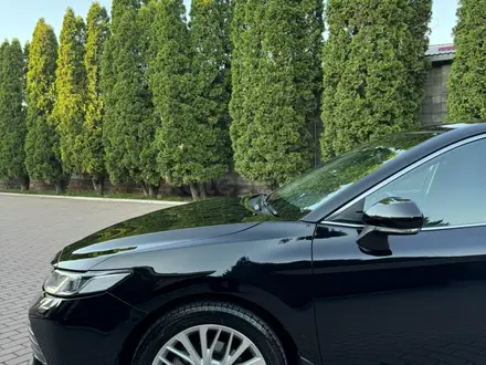 Toyota Camry 2019 года за 12 150 000 тг. в Алматы – фото 26