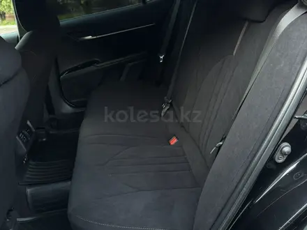 Toyota Camry 2019 года за 12 150 000 тг. в Алматы – фото 36