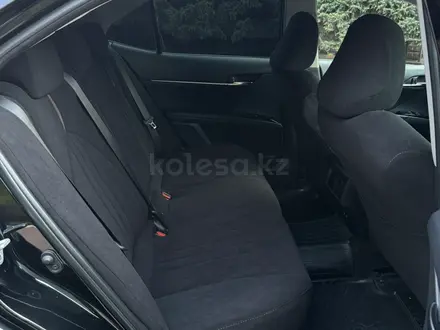 Toyota Camry 2019 года за 12 150 000 тг. в Алматы – фото 38