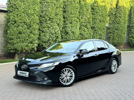 Toyota Camry 2019 года за 12 150 000 тг. в Алматы