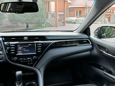 Toyota Camry 2019 года за 12 150 000 тг. в Алматы – фото 43