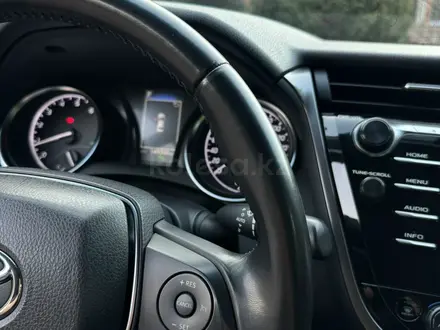 Toyota Camry 2019 года за 12 150 000 тг. в Алматы – фото 48