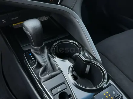 Toyota Camry 2019 года за 12 150 000 тг. в Алматы – фото 49