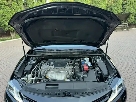 Toyota Camry 2019 года за 12 150 000 тг. в Алматы – фото 63