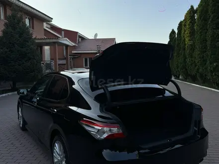 Toyota Camry 2019 года за 12 150 000 тг. в Алматы – фото 73