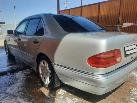 Mercedes-Benz E 230 1997 года за 2 300 000 тг. в Алматы – фото 4