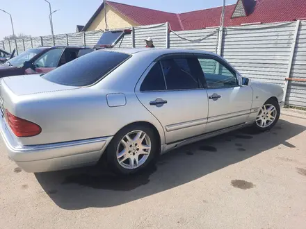 Mercedes-Benz E 230 1997 года за 2 300 000 тг. в Алматы – фото 5