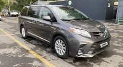 Toyota Sienna 2016 годаfor14 700 000 тг. в Алматы