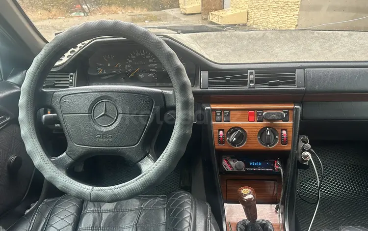 Mercedes-Benz E 200 1994 года за 1 400 000 тг. в Жезказган