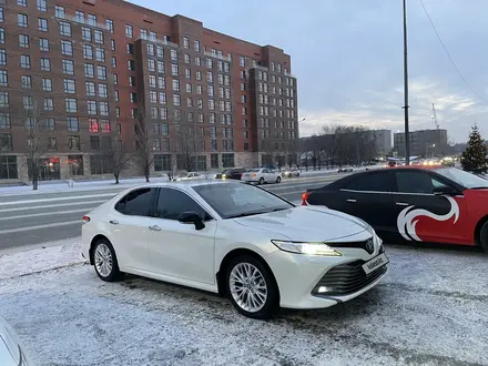 Toyota Camry 2019 года за 15 500 000 тг. в Усть-Каменогорск – фото 3