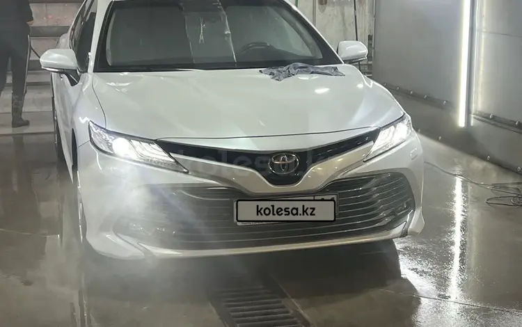 Toyota Camry 2018 года за 14 200 000 тг. в Астана