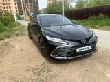 Toyota Camry 2021 года за 16 500 000 тг. в Уральск