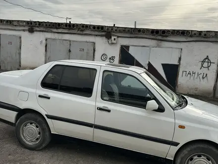 Volkswagen Vento 1992 года за 1 600 000 тг. в Тараз – фото 2