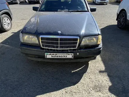 Mercedes-Benz C 200 2000 года за 2 200 000 тг. в Атырау