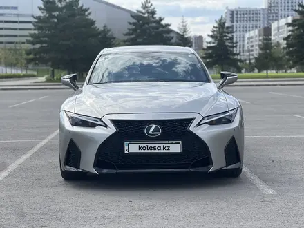 Lexus is-350, 2021