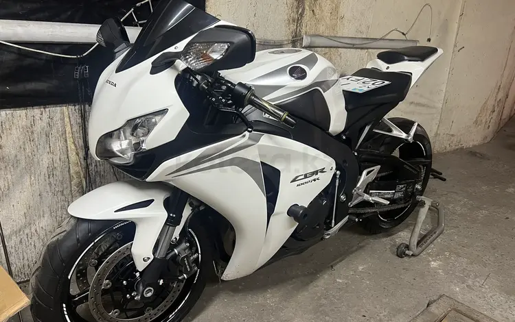 Honda  CBR 1000 RR/RA Fireblade 2009 года за 3 200 000 тг. в Алматы