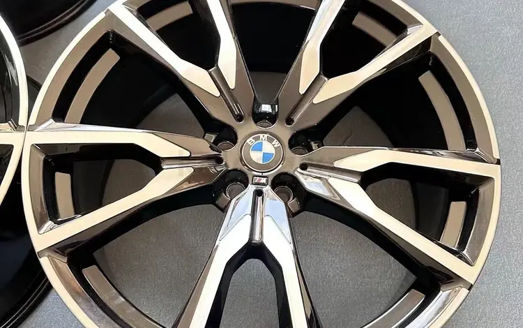 Оригинальные диски R22 на BMW X5, X7 с резиной и без. за 1 200 000 тг. в Алматы