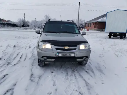 Chevrolet Niva 2015 года за 3 335 000 тг. в Актобе – фото 3