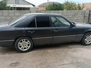 Mercedes-Benz E 230