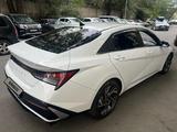 Hyundai Elantra 2023 года за 7 900 000 тг. в Алматы – фото 2