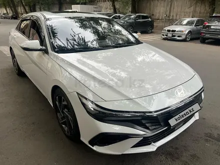 Hyundai Elantra 2023 года за 7 900 000 тг. в Алматы – фото 3