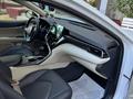 Toyota Camry 2022 года за 16 200 000 тг. в Актобе – фото 4