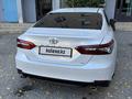 Toyota Camry 2022 года за 16 200 000 тг. в Актобе – фото 3