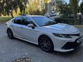 Toyota Camry 2022 года за 16 200 000 тг. в Актобе