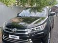 Toyota Highlander 2015 года за 11 800 000 тг. в Уральск